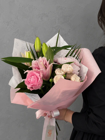 Pembe Lilyum ve Gül Buketi