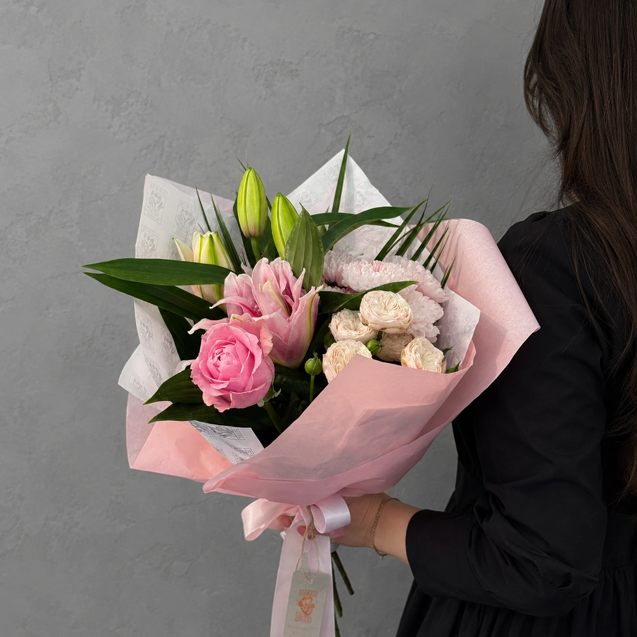 Pembe Lilyum ve Gül Buketi
