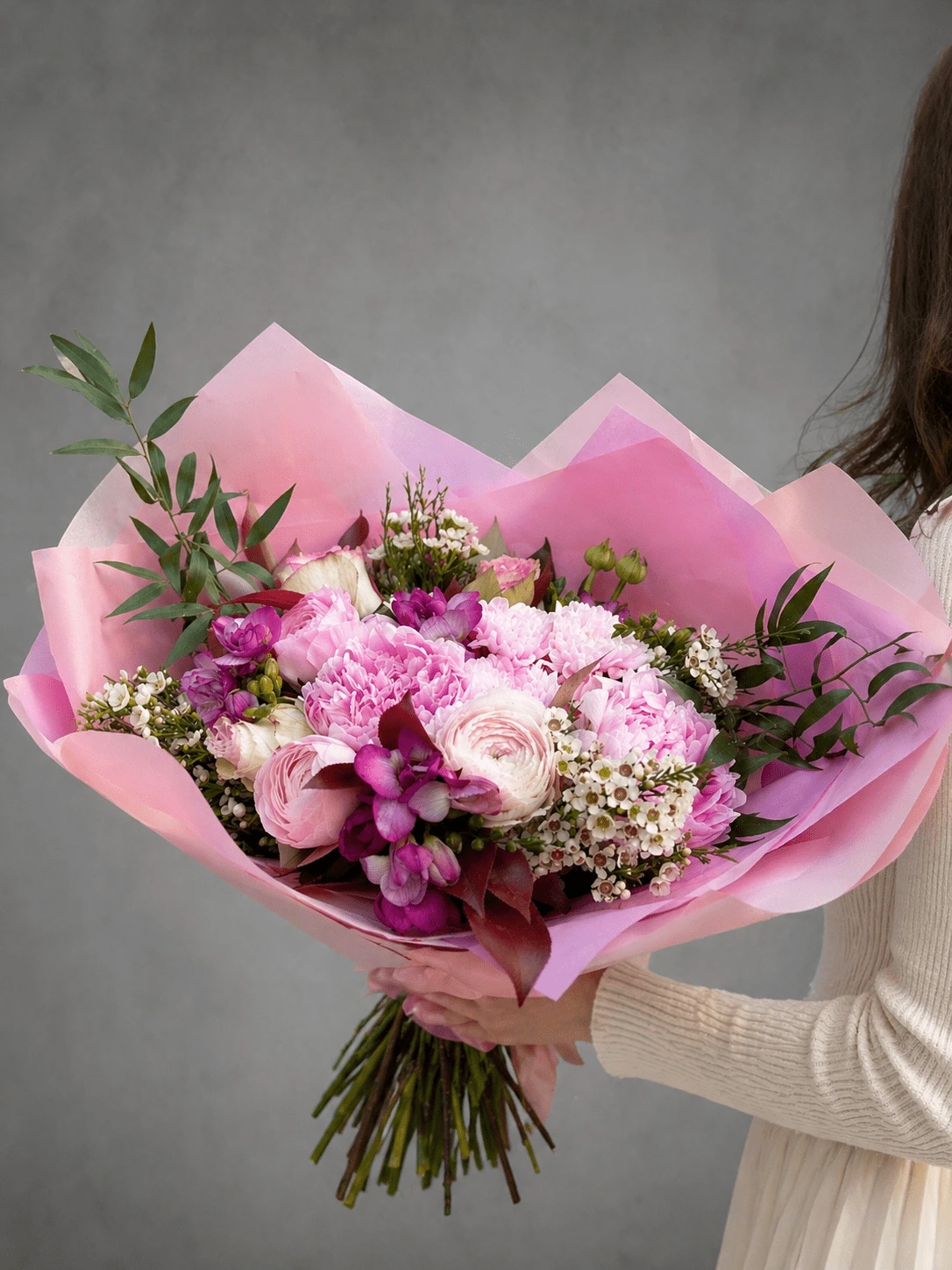 Pembe Tonlarda Zarif Çiçek Buketi